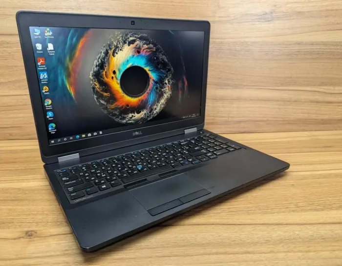 Ноутбук Dell Latitude E5570 / 15.6" (1920x1080) IPS / Intel Core i5-6300U (2 (4) ядра по 2.4 - 3.0 GHz) / 8 GB DDR4 / 256 GB SSD / Intel HD Graphics 520 / HDMI / WebCam / Windows 10 б/в - зображення 4