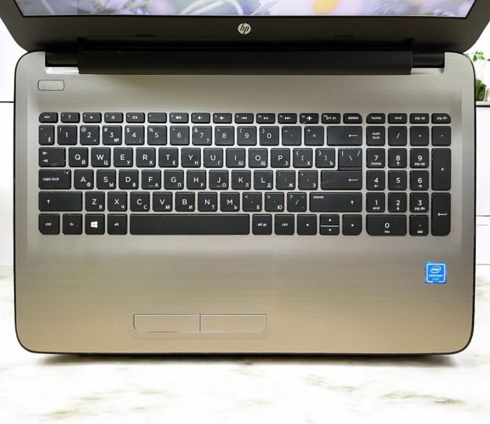 Ноутбук Б-клас HP 15-ay087ur / 15.6" (1366x768) TN / Intel Pentium N3710 (4 ядра по 1.6 - 2.56 GHz) / 4 GB DDR3 / 500 GB HDD / Intel HD Graphics / WebCam / Акб не працює б/в - изображение 2