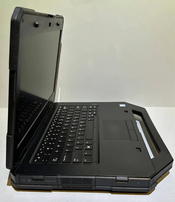 Захищений ноутбук Dell Latitude 14 Rugged 5414 / 14" (1920x1080) IPS Touch / Intel Core i5-6300U (2 (4) ядра по 2,4 - 3,0 ГГц) / 16 ГБ DDR4 / 256 ГБ SSD / AMD Radeon R7 M360, 2 ГБ DDR3, 64-біт / WebCam б/в - зображення 4