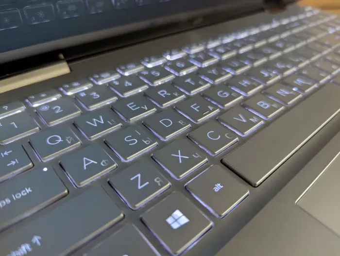 Ноутбук-трансформер Б-клас HP Pavilion x360 15-er0051nr / 15.6" (1920x1080) IPS Touch / Intel Core i5-1135G7 (4 (8) ядра по 2.4 - 4.2 GHz) / 8 GB DDR4 / 512 GB SSD / Intel Iris Xe Graphics / WebCam / TouchID / Windows 11 б/в - зображення 6