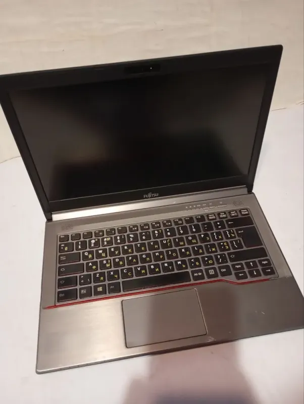 Ноутбук Б-клас Fujitsu LifeBook E744 / 14" (1600x900) TN / Intel Core i5-4310M (2 (4) ядра по 2.7 - 3.4 GHz) / 8 GB DDR3 / 128 GB SSD / Intel HD Graphics 4600 / WebCam б/в - зображення 3