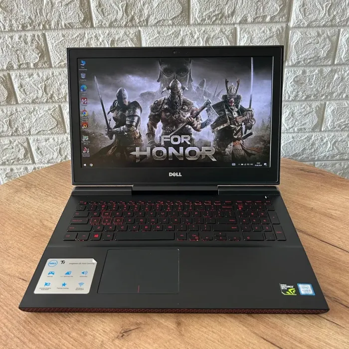 Ігровий ноутбук Б-клас Dell Inspiron 15 Gaming 7567 / 15.6" (1920x1080) IPS / Intel Core i5-7300HQ (4 ядра по 2.5 - 3.5 GHz) / 16 GB DDR4 / 256 GB SSD / nVidia GeForce GTX 1050 Ti, 4 GB GDDR5, 128-bit / WebCam б/в - зображення 2