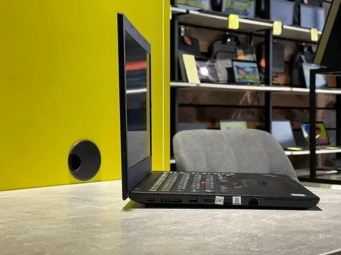 Ультрабук Lenovo ThinkPad L480 / 14" (1920x1080) IPS / Intel Core i3-8130U (2 (4) ядра по 2.2 - 3.4 GHz) / 8 GB DDR4 / 240 GB SSD / Intel UHD Graphics 620 / WebCam б/в - зображення 3