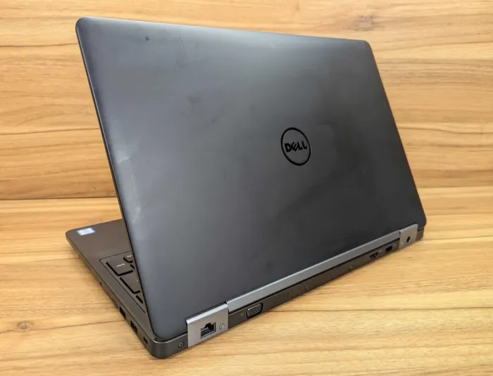 Ноутбук Dell Latitude E5570 / 15.6" (1366x768) TN / Intel Core i7-6820HQ (4 (8) ядра по 2.7 - 3.6 GHz) / 16 GB DDR4 / 512 GB SSD / AMD Radeon R7 M370, 2 GB GDDR5, 128-bit / HDMI / WebCam / Windows 10 б/в - зображення 7