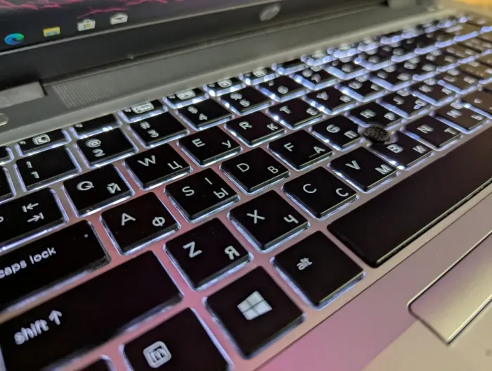 Ультрабук HP EliteBook 840 G3 / 14" (2560x1440) IPS / Intel Core i7-6500U (2 (4) ядра по 2.5 - 3.1 GHz) / 8 GB DDR4 / 240 GB SSD / Intel HD Graphics 520 / WebCam / Fingerprint / Windows 10 б/в - зображення 6