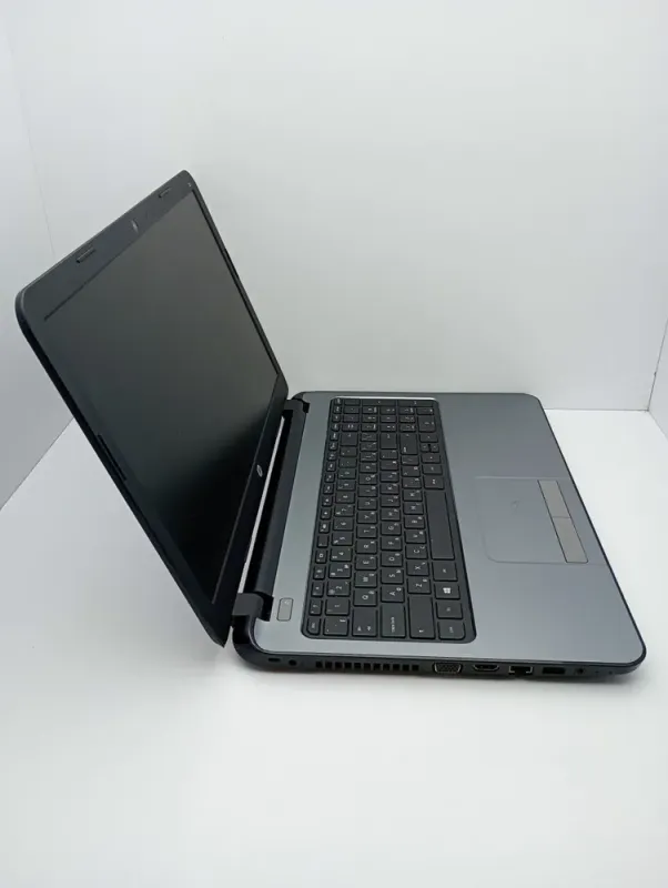 Ноутбук HP 250 G3 / 15.6" (1366x768) TN / Intel Celeron N2840 (2 ядра по 2.16 - 2.58 GHz) / 4 GB DDR3 / 500 GB HDD / Intel HD Graphics / WebCam б/в - зображення 5