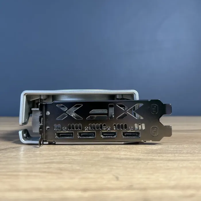 Дискретна відеокарта AMD Radeon RX 6700 XT, 12 GB GDDR6, 192-bit / 1x HDMI, 3x DisplayPort б/в - зображення 3