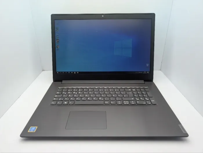 Ноутбук Lenovo V340-17 / 17.3" (1600x900) TN / Intel Pentium Gold 5405U (2 (4) ядра по 2.3 GHz) / 8 GB DDR4 / 120 GB SSD / Intel UHD Graphics / WebCam / DVD-ROM б/в - зображення 2