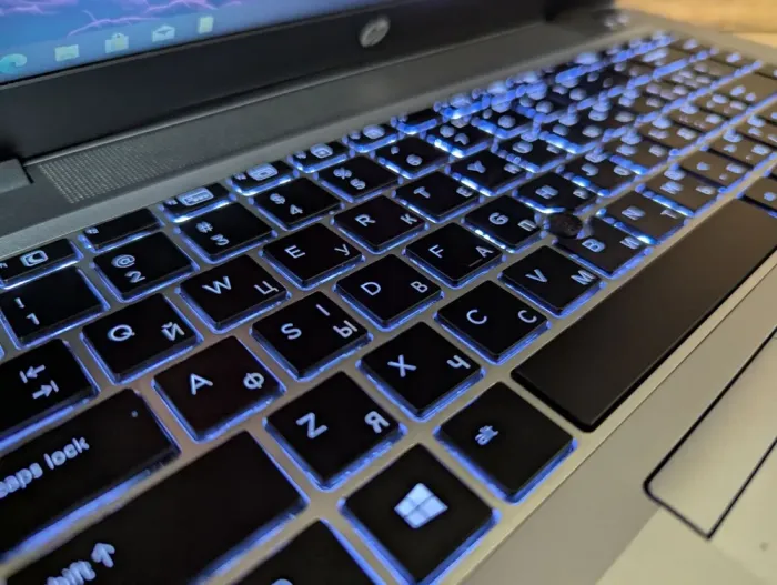 Ультрабук Б-клас HP EliteBook 840 G4 / 14" (1366x768) TN / Intel Core i7-7600U (2 (4) ядра по 2.8 - 3.9 GHz) / 8 GB DDR4 / 240 GB SSD / Intel HD Graphics 620 / WebCam / Fingerprint / Windows 10 б/в - зображення 7