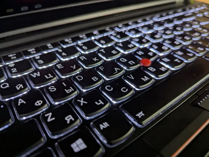 Мобільна робоча станція Lenovo ThinkPad P51 / 15.6" (1920x1080) IPS / Intel Core i7-7700HQ (4 (8) ядра по 2.8 - 3.8 GHz) / 24 GB DDR4 / 480 GB SSD / nVidia Quadro M1200, 4 GB GDDR5, 256-bit / WebCam / TouchID / Windows 10 б/в - зображення 6