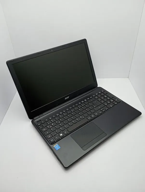 Ноутбук Acer Aspire E1-572 / 15.6" (1920x1080) TN / Intel Core i5-4200U (2 (4) ядра по 1.7 - 2.7 GHz) / 6 GB DDR3 / 500 GB HDD / Intel HD Graphics 4600 / WebCam / HDMI б/в - зображення 3
