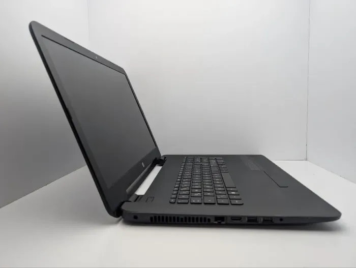 Ноутбук HP 17-y059ng / 17.3" (1920x1080) TN / AMD A6-7310 (4 ядра по 2.3 GHz) / 8 GB DDR3 / 1000 GB HDD / AMD Radeon R4 Graphics / WebCam / DVD-ROM б/в - зображення 4