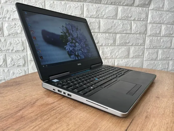 Мобільна робоча станція Dell Precision 7510 / 15.6" (1920x1080) IPS / Intel Core i5-6300HQ (4 ядра по 2.3 - 3.2 GHz) / 8 GB DDR4 / 256 GB SSD / AMD FirePro W5170M, 2 GB GDDR5, 128-bit / WebCam б/в - зображення 4