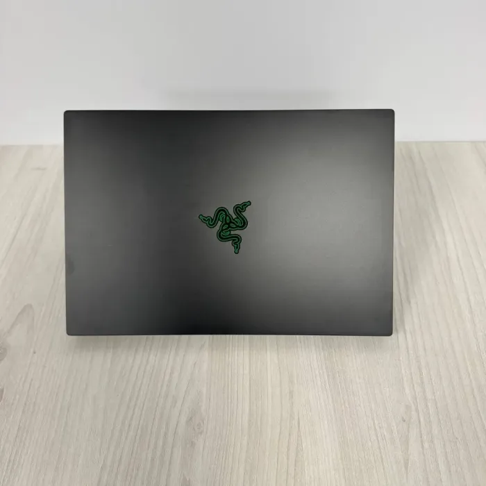 Ігровий ноутбук Razer Blade 14 RZ09-0427 / 14" (2560x1440) IPS / AMD Ryzen 9 6900HX (8 (16) ядер по 3.3 - 4.9 GHz) / 16 GB DDR5 / 1000 GB SSD NVMe / nVidia GeForce RTX 3070 Ti, 8 GB GDDR6, 256-bit / WebCam б/в - зображення 3