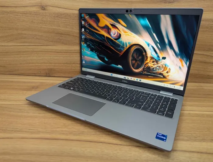 Ультрабук Dell Latitude 5530 / 15.6" (1920x1080) IPS / Intel Core i7-1265U (10 (12) ядер по 3.6 - 4.8 GHz) / 16 GB DDR4 / 512 GB SSD / Intel Iris Xe Graphics eligible / WebCam / HDMI / Windows 11 б/в - зображення 5