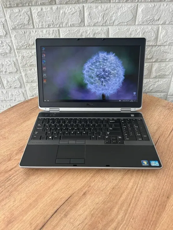 Ноутбук Б-клас Dell Latitude E6530 / 15.6" (1600x900) TN / Intel Core i5-3360M (2 (4) ядра по 2.8 - 3.5 GHz) / 8 GB DDR3 / 256 GB SSD / nVidia NVS 5200M, 1 GB GDDR5, 64-bit / DVD-ROM / VGA б/в - зображення 2