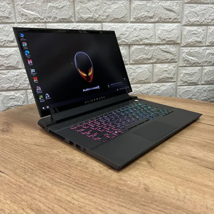 Ігровий ноутбук Б-клас Dell Alienware m15 R3 / 15.6" (1920x1080) IPS / Intel Core i7-10750H (6 (12) ядер по 2.6 - 5.0 GHz) / 16 GB DDR4 / 512 GB SSD / nVidia GeForce RTX 2060, 6 GB GDDR6, 192-bit / WebCam б/в - зображення 4