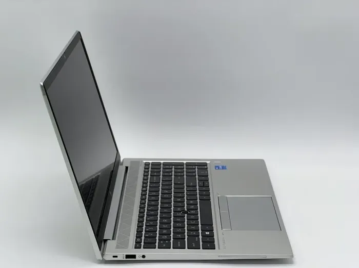 Ультрабук HP EliteBook 850 G8 / 15.6" (1920x1080) IPS / Intel Core i5-1135G7 (4 (8) ядра по 4.2 GHz) / 16 GB DDR4 / 240 GB SSD / Intel Iris Xe Graphics / WebCam б/в - зображення 3