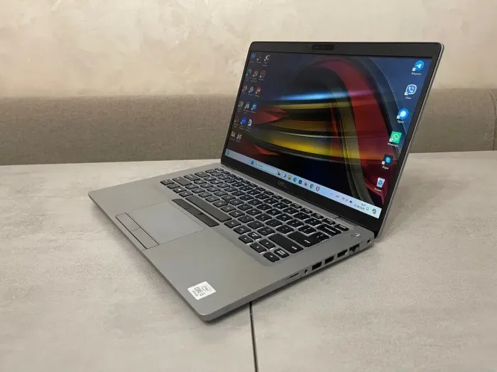 Ультрабук Б-клас Dell Latitude 5410 / 14" (1920x1080) IPS / Intel Core i5-10210U (4 (8) ядра по 1.6 - 4.2 GHz) / 16 GB DDR4 / 256 GB SSD M.2 / Intel UHD Graphics / WebCam / USB 3.2 / HDMI б/в - зображення 4