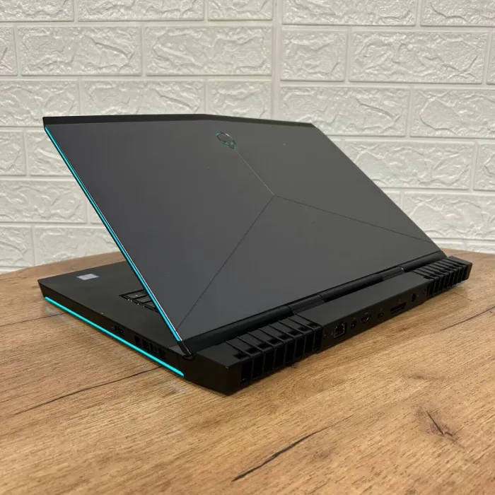 Ігровий ноутбук Б-клас Dell Alienware 15 R3 / 15.6" (1920x1080) IPS / Intel Core i5-7300HQ (4 ядра по 2.5 - 3.5 GHz) / 16 GB DDR4 / 500 GB SSD / nVidia GeForce GTX 1060, 6 GB GDDR5, 192-bit / WebCam б/в - зображення 3