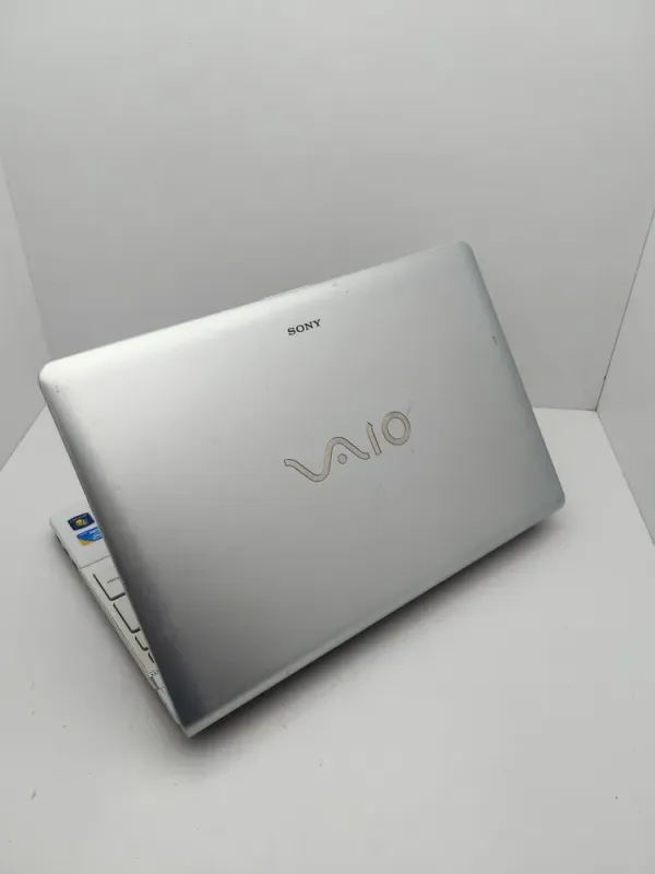 Ноутбук Sony VPC156 / 15.6" (1366x768) TN / Intel Core i3-350M (2 (4) ядра по 2.26 GHz) / 6 GB DDR3 / 320 GB HDD / AMD Mobility Radeon HD 5000 / WebCam б/в - зображення 7