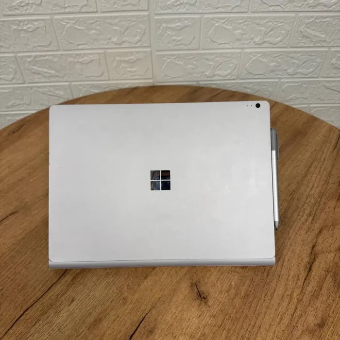 Ультрабук-трансформер Б-клас Microsoft Surface Book 2 / 13.5" (3000x2000) IPS Touch / Intel Core i5-7300U (2 (4) ядра по 2.6 - 3.5 GHz) / 8 GB DDR4 / 128 GB SSD NVMe / Intel HD Graphics 620 / WebCam б/в - зображення 3