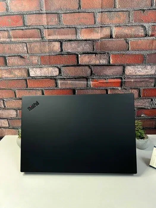 Мобільна робоча станція Lenovo ThinkPad P1 Gen 3 / 15.6" (1920x1080) IPS / Intel Core i7-10850H (6 (12) ядер по 2.7 - 5.1 GHz) / 16 GB DDR4 / 512 GB SSD M.2 / nVidia Quadro T2000, 4 GB GDDR5, 128-bit / WebCam / Win 10 Pro б/в - зображення 7