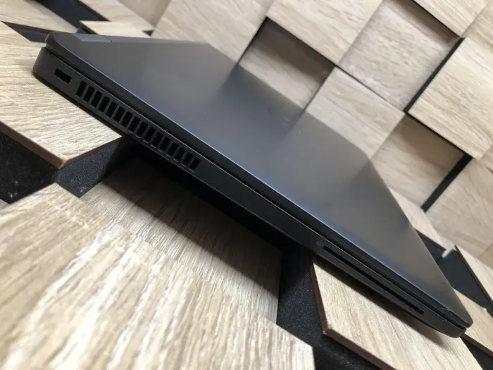 Ультрабук Dell Latitude E7470 / 14" (1920x1080) IPS / Intel Core i5-6300U (2 (4) ядра по 2.4 - 3.0 GHz) / 8 GB DDR4 / 256 GB SSD M.2 / Intel HD Graphics 520 / WebCam / HDMI б/в - зображення 6