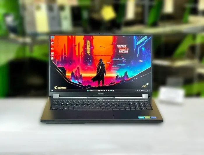 Ігровий ноутбук Б-клас Gigabyte Aorus 7 9MF / 17.3" (1920x1080) IPS / Intel Core i5-12500H (12 (16) ядер по 3.3 - 4.5 GHz) / 16 GB DDR4 / 512 GB SSD M.2 / nVidia GeForce RTX 4050, 6 GB GDDR6, 96-bit / WebCam / Win 11 Pro б/в - зображення 2