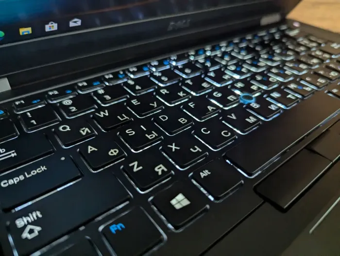 Ноутбук Dell Latitude E5470 / 14" (1366x768) TN / Intel Core i5-6300U (2 (4) ядра по 2.4 - 3.0 GHz) / 8 GB DDR4 / 256 GB SSD / Intel HD Graphics 520 / WebCam / HDMI / Windows 10 б/в - зображення 6