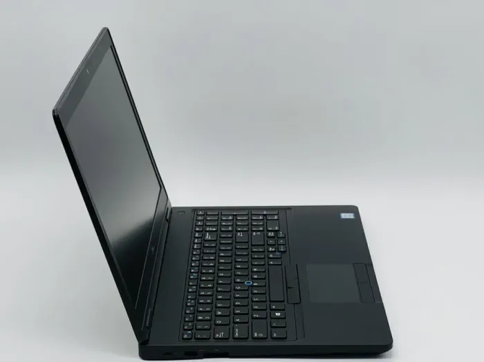 Ноутбук Б-клас Dell Latitude 5590 / 15.6" (1920x1080) IPS / Intel Core i5-8250U (4 (8) ядра по 1.6 - 3.4 GHz) / 16 GB DDR4 / 250 GB SSD / Intel UHD Graphics 620 / WebCam б/в - зображення 3