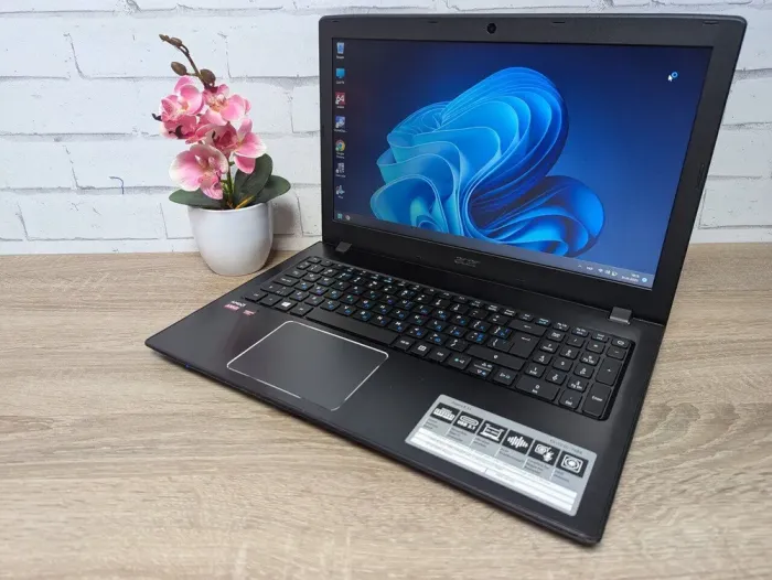 Ноутбук Б-клас Acer Aspire E 15 / 15.6" (1366x768) TN / AMD A10-9600P (4 ядра по 2.4 - 3.3 GHz) / 16 GB DDR3 / 256 GB SSD / AMD Radeon R7 M340, 1 GB GDDR3, 64-bit / WebCam б/в - зображення 5