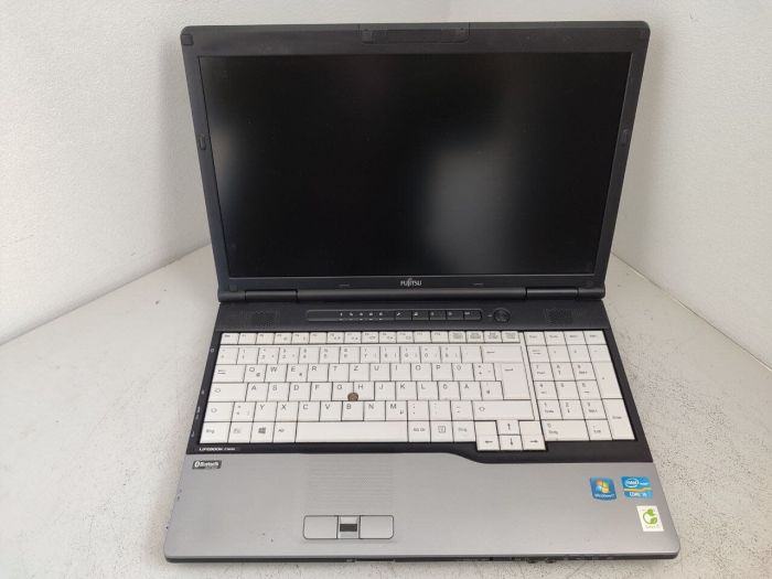 Ноутбук Fujitsu LifeBook E752 / 15.6" (1600x900) TN / Intel Core i5-3230M (2 (4) ядра по 2.6 - 3.2 GHz) / 8 GB DDR3 / 128 GB SSD / Intel HD Graphics 4000 б/в - зображення 2