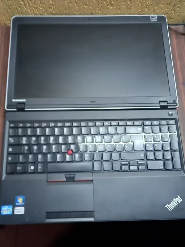 Ноутбук Lenovo ThinkPad Edge E520 / 15.6" (1366x768) TN / Intel Core i5-2410M (2 (4) ядра по 2.3 - 2.9 GHz) / 4 GB DDR3 / 120 GB SSD / AMD Radeon HD 6630M, 2 GB DDR3, 128-bit / WebCam / DVD-ROM / Windows 10 / Без АКБ б/в - зображення 7