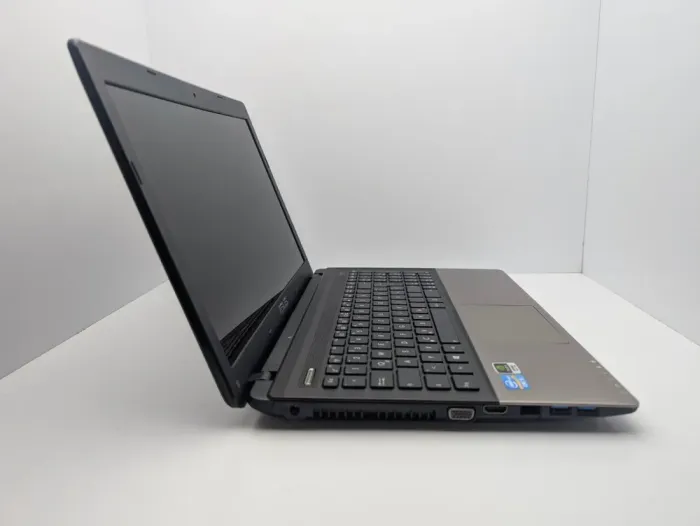 Ноутбук Asus K55VD / 15.6" (1366x768) TN / Intel Core i5-3210M (2 (4) ядра по 2.5 - 3.1 GHz) / 6 GB DDR3 / 500 GB HDD / nVidia GeForce GT 610M, 1 GB DDR3, 64-bit / WebCam б/в - зображення 3