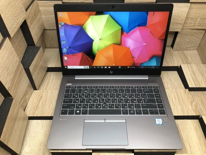 Мобільна робоча станція Б-клас HP ZBook 14 G5 / 14" (1920x1080) IPS / Intel Core i5-8350U (4 (8) ядра по 1.7 - 3.6 GHz) / 8 GB DDR4 / 256 GB SSD / Intel UHD Graphics 620 / WebCam б/в - зображення 2