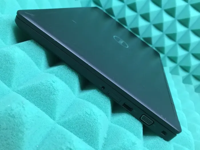 Ультрабук Б-клас Dell Latitude 5590 / 15.6" IPS / Core i7-8650U (4(8) ядра по 1.9-4.2GHz) / 8GB DDR4 / 256GB SSD M.2 / UHD Graphics 620 / USB 3.1 / HDMI / Win 10 б/в - зображення 7
