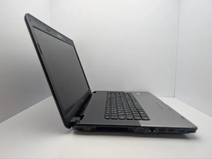 Ноутбук Medion Akoya E7218 / 17.3" (1600x900) TN / Intel Core i3-2310M (2 (4) ядра по 2.1 GHz) / 6 GB DDR3 / 750 GB HDD / Intel HD Graphics / WebCam / DVD-ROM / АКБ не тримає заряд б/в - зображення 4