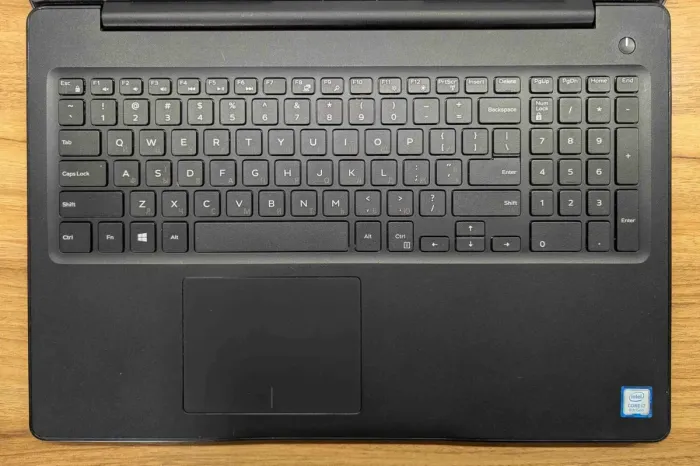 Ноутбук Dell Latitude 3590 / 15.6" (1920x1080) IPS / Intel Core i7-8550U (4 (8) ядра по 1.8 - 4.0 GHz) / 16 GB DDR4 / 512 GB SSD / AMD Radeon 530, 2 GB GDDR5, 64-bit / WebCam / Windows 10 б/в - зображення 3