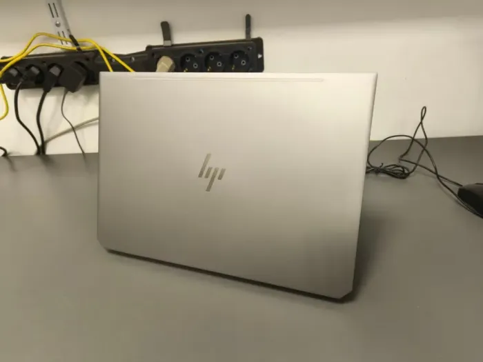 Мобільна робоча станція HP ZBook Studio G5 / 15.6" (1920x1080) IPS / Intel Core i7-9750H (6 (12) ядер по 2.6 - 4.5 GHz) / 32 GB DDR4 / 480 GB SSD / nVidia Quadro P1000, 4 GB DDR5, 128-bit / WebCam б/в - зображення 5