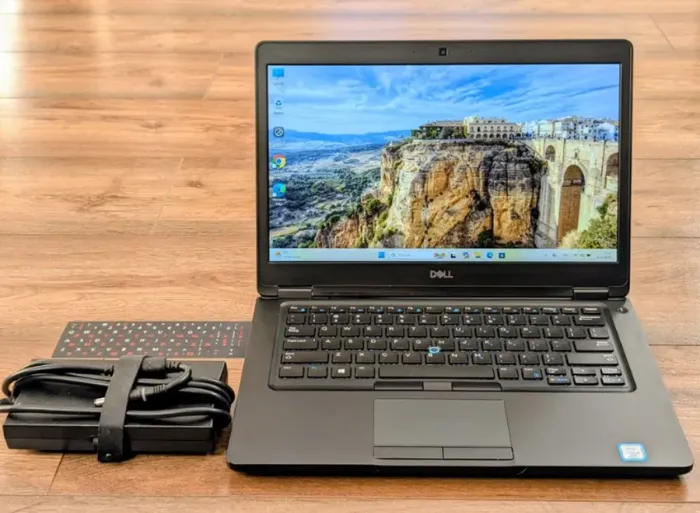 Ноутбук Dell Latitude 5491 / 14" (1920x1080) IPS / Intel Core i5-8400H (4 (8) ядра по 2.5 - 4.2 GHz) / 8 GB DDR4 / 256 GB SSD / Intel UHD Graphics 630 / WebCam б/в - зображення 2