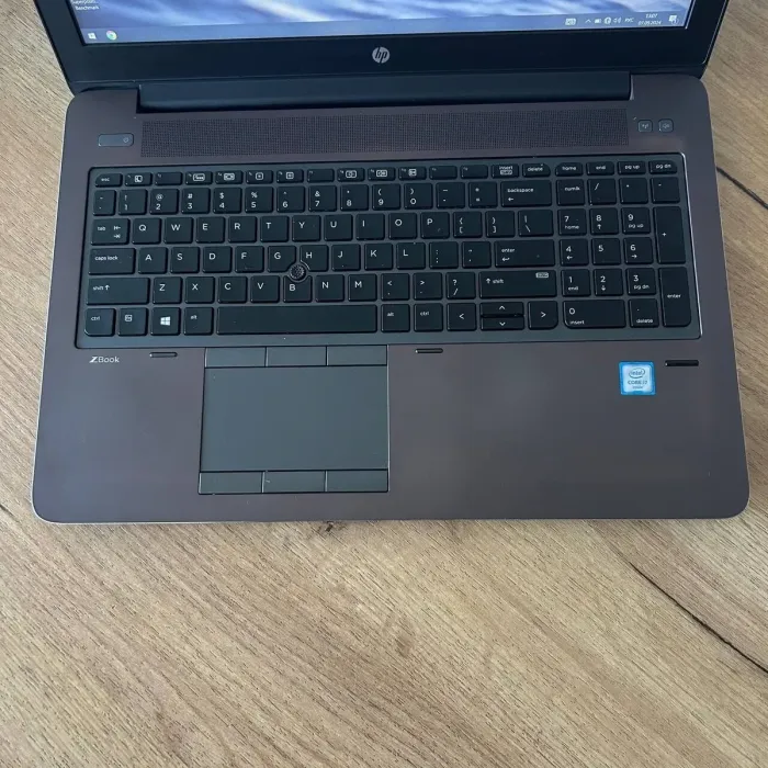 Мобільна робоча станція Б-клас HP ZBook 15 G3 / 15.6" (1920x1080) TN / Intel Core i7-6700HQ (4 (8) ядра по 2.6 - 3.5 GHz) / 8 GB DDR4 / 256 GB SSD / nVidia Quadro M1000M, 2 GB GDDR5, 128-bit / WebCam б/в - зображення 7