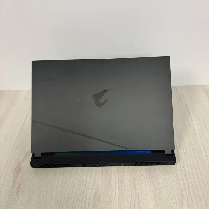 Ігровий ноутбук Б-класу Gigabyte Aorus 15 X5LF / 15.6" (1920x1080) IPS / Intel Core i5-13500H (12 (16) ядер по 3,5 - 4,7 ГГц) / 16 ГБ DDR5 / 512 ГБ SSD / nVidia GeForce RTX 4050, 6 ГБ GDDR6, 96-біт / WebCam б/в - зображення 3