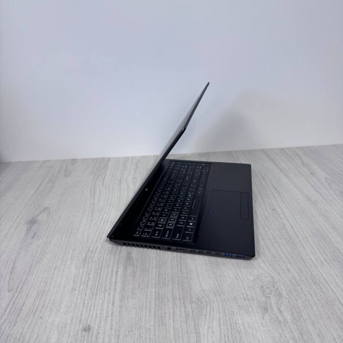 Ігровий ноутбук Origin Evo-15S P950HR-U / 15,6" (3840x2160) IPS / Intel Core i7-7700HQ (4 (8) ядра по 2,8 - 3,8 ГГц) / 16 ГБ DDR4 / 500 ГБ SSD / nVidia GeForce GTX 1070 Max-Q, 8 ГБ GDDR5, 256-біт / Веб-камера б/в - зображення 6