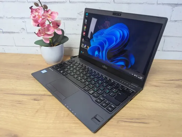 Ультрабук Б-клас Fujitsu LifeBook U938 / 13.3" (1920x1080) TN / Intel Core i5-8350U (4 (8) ядра по 1.7 - 3.6 GHz) / 8 GB DDR4 / 128 GB SSD / Intel UHD Graphics 620 / WebCam / Без АКБ б/в - зображення 8