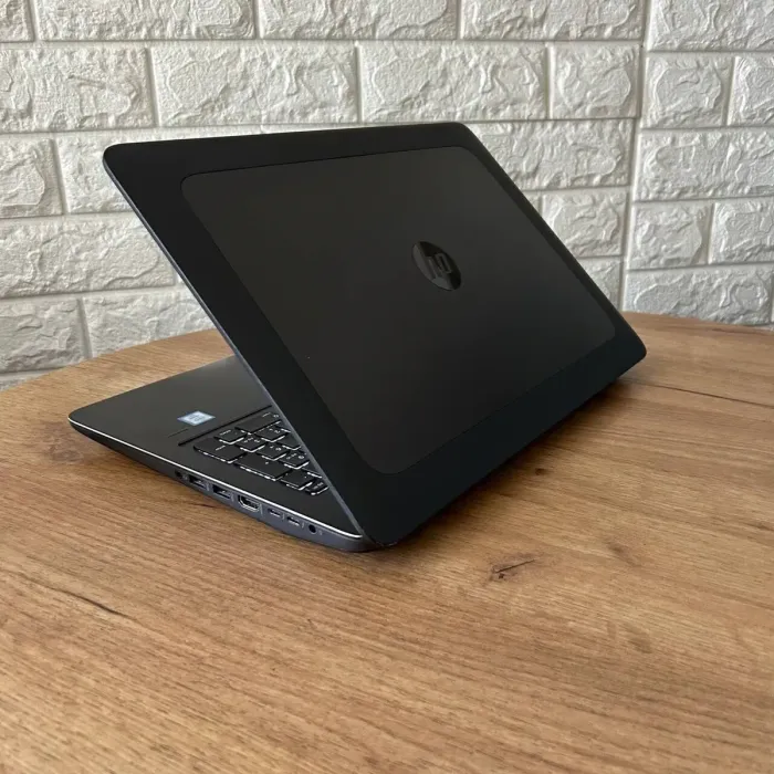 Мобільна робоча станція Б-клас HP Zbook 15 G3 / 15.6" (1920x1080) TN / Intel Xeon E3-1505M v5 (4 (8) ядра по 2.8 - 3.7 GHz) / 16 GB DDR4 / 256 GB SSD / nVidia Quadro M1000M, 2 GB GDDR5, 128-bit / WebCam б/в - зображення 6