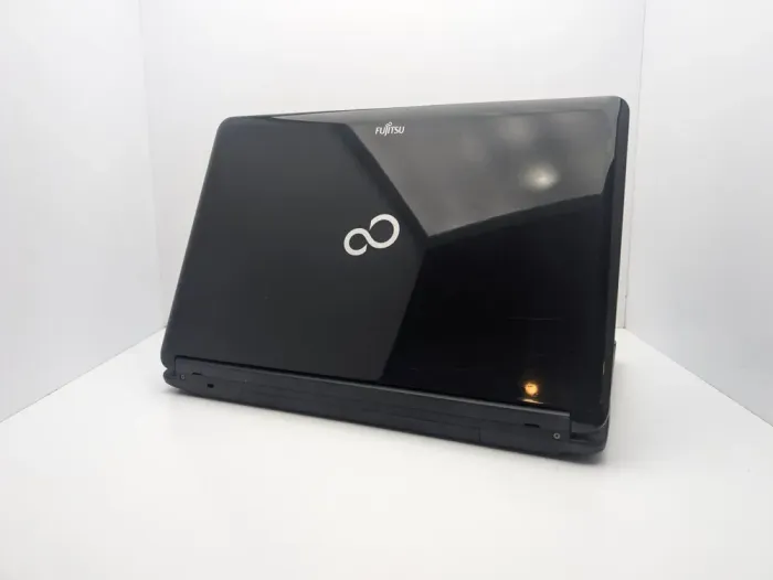 Ноутбук Fujitsu Lifebook A530 / 15" (1366x768) TN / Intel Core i3-370M (2 (4) ядра по 2.4 GHz) / 6 GB DDR3 / 500 GB HDD / Intel HD Graphics / WebCam б/в - зображення 8