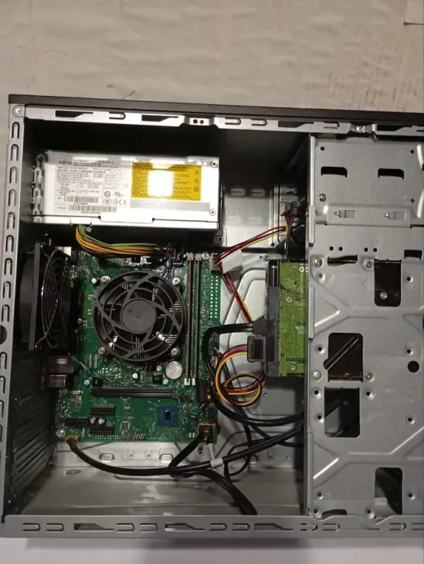 ПК Fujitsu Esprimo P556 E90+ Tower / Intel Core i3-6100 (2 (4) ядра по 3.7 GHz) / 8 GB DDR4 / 240 GB SSD + 500 GB HDD / Intel HD Graphics 530 б/у - зображення 5