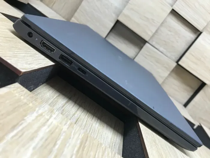 Ультрабук Б-клас Dell Latitude 3410 / 14" (1920x1080) IPS / Intel Core i5-10210U (4 (8) ядра по 1.6 - 4.2 GHz) / 8 GB DDR4 / 256 GB SSD M.2 / nVidia GeForce MX230, 2 GB GDDR5, 64-bit / WebCam / Windows 10 б/в - зображення 5