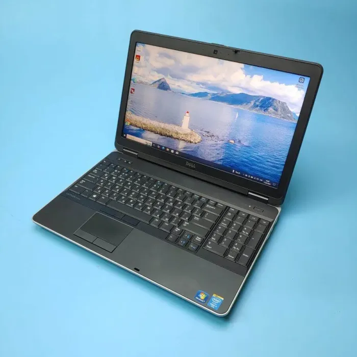 Ігровий ноутбук Dell Latitude E6540 / 15.6" (1920x1080) TN / Intel Core i7-4800MQ (4 (8) ядра по 2.7 - 3.7 GHz) / 16 GB DDR3 / 480 GB SSD / AMD Radeon HD 8790M, 2 GB GDDR5, 128-bit / WebCam / DVD-ROM / Win 10 Pro б/в - зображення 2